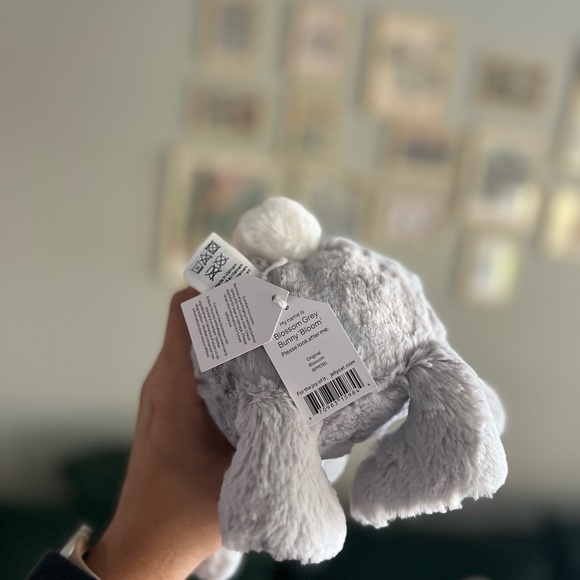 Jellycat Blossom Grey Bunny ‘Bloom’ - Authentic & BNWT! 🌷 - Picture 6 of 6